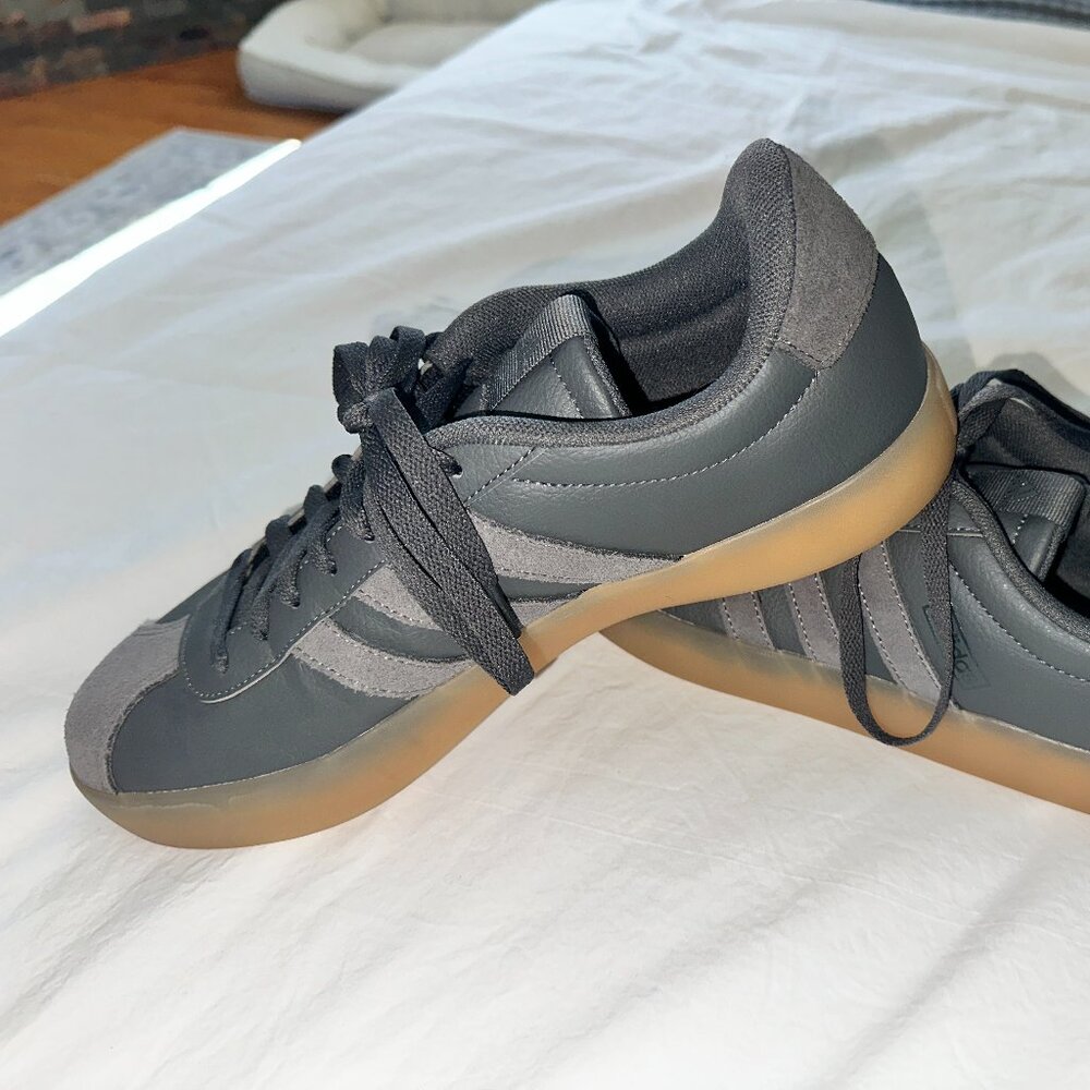 Adidas VI Court 3.0, Grey, Size 8 (M) Size 10 (W)